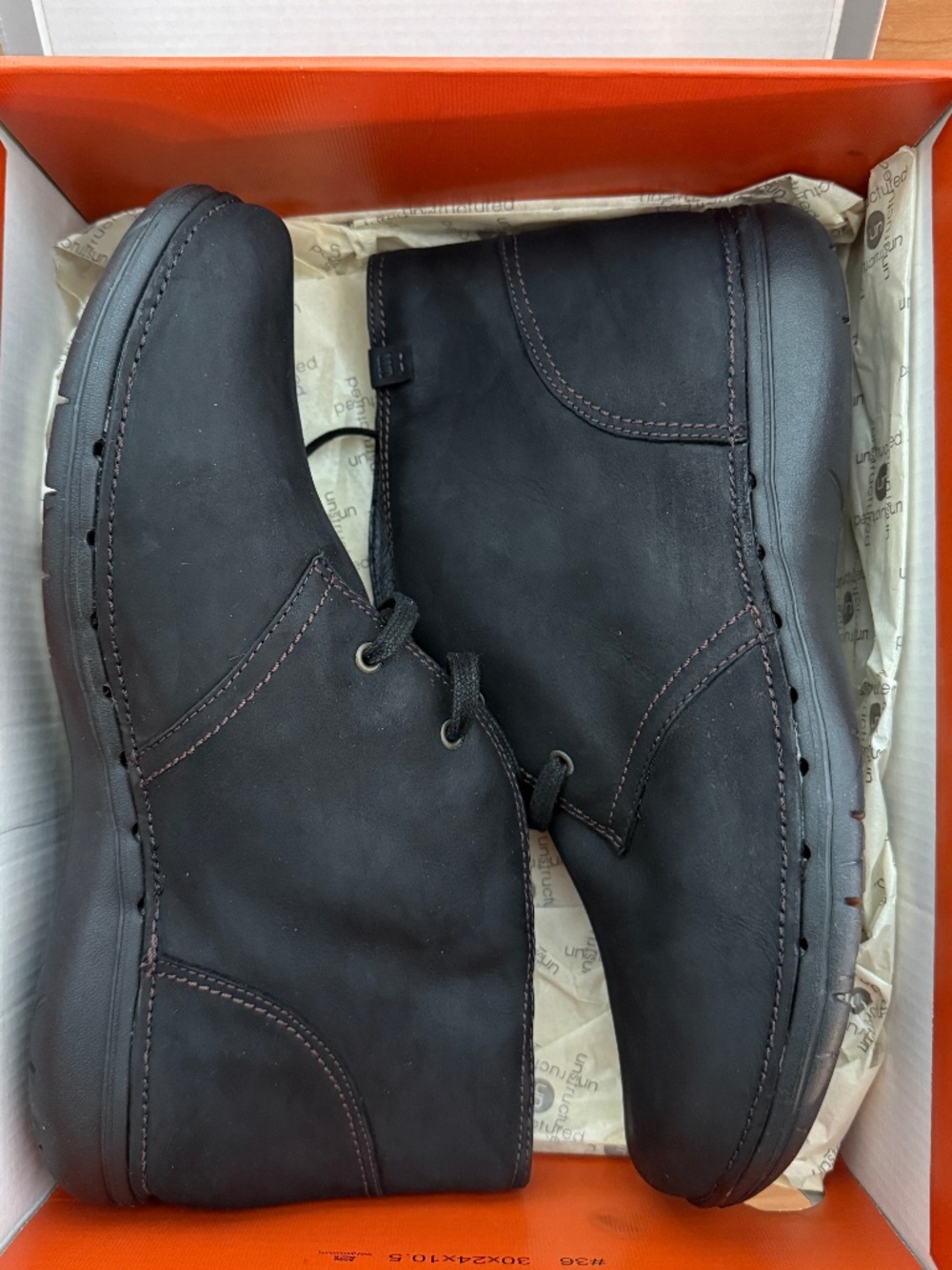LIKE NEW Clarks Women's Un Twist Black Leather Bootie (Size 9 WIDE)